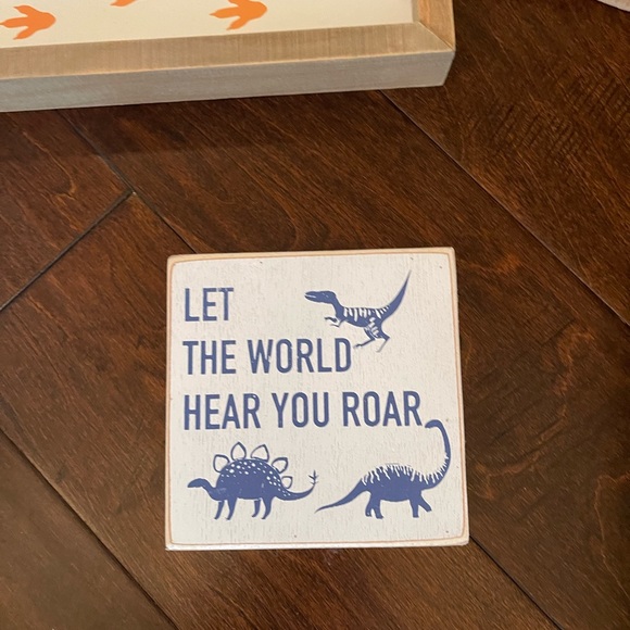 Dinosaur Wall Decor Lot - Picture 5 of 6